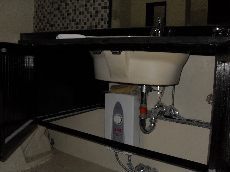 AEG Water Heater L’ Fisher Hotel Bestank